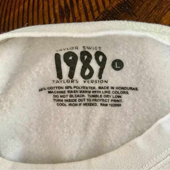 Taylor Swift 1989 Taylor’s Version White Crewneck • Size Large • Good Condition - Picture 8 of 8